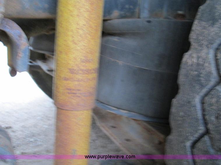 image for item H9402 1991 International 9400 Eagle liquid fertilizer tender truck