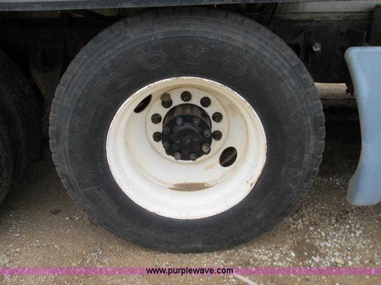 image for item H9402 1991 International 9400 Eagle liquid fertilizer tender truck