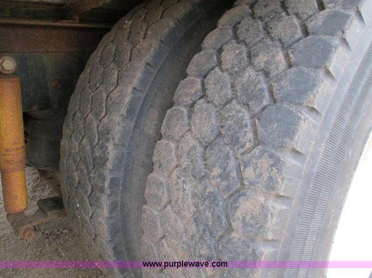 image for item H9402 1991 International 9400 Eagle liquid fertilizer tender truck