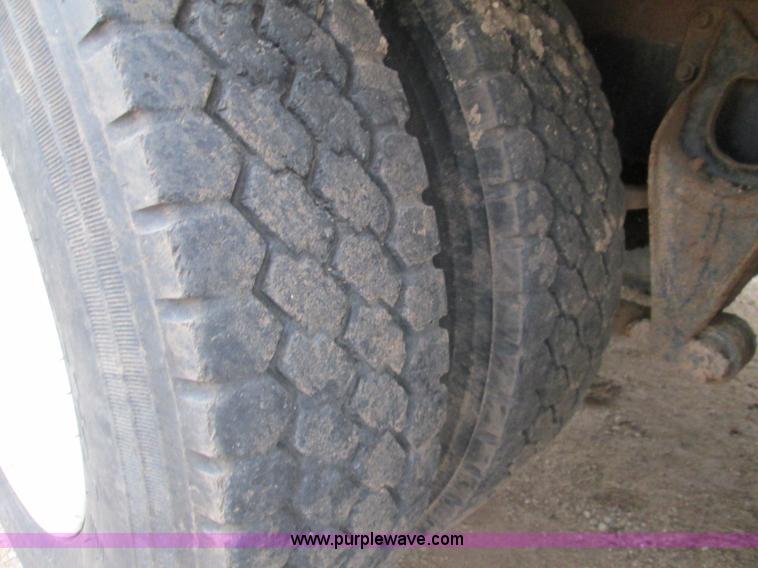 image for item H9402 1991 International 9400 Eagle liquid fertilizer tender truck