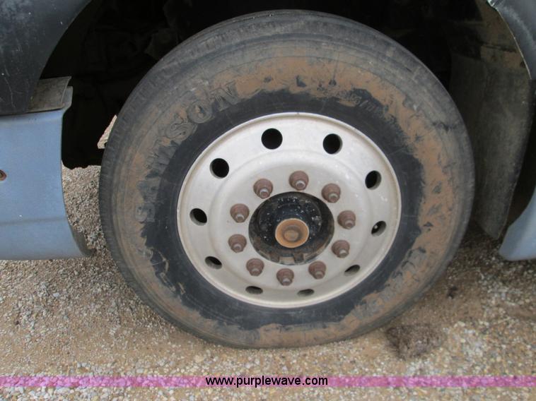 image for item H9402 1991 International 9400 Eagle liquid fertilizer tender truck