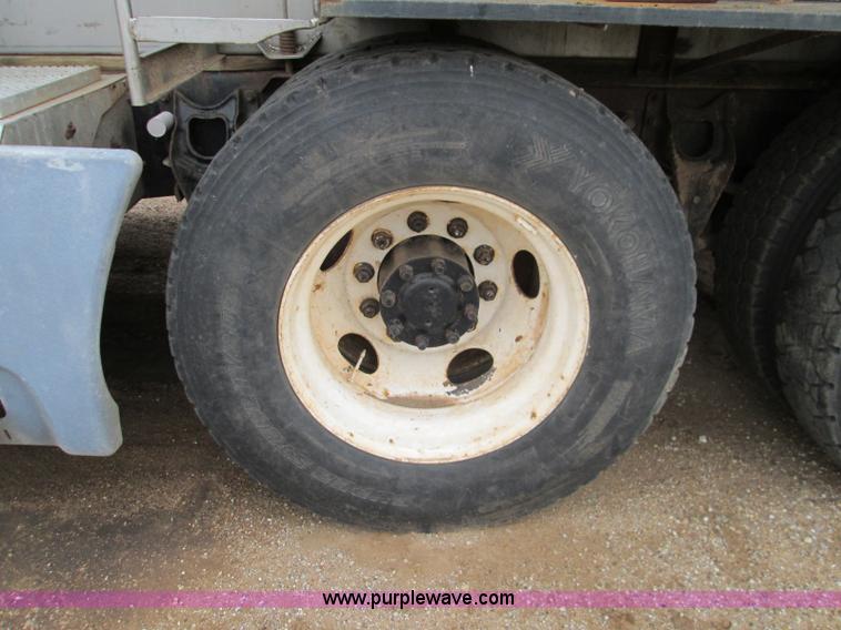 image for item H9402 1991 International 9400 Eagle liquid fertilizer tender truck