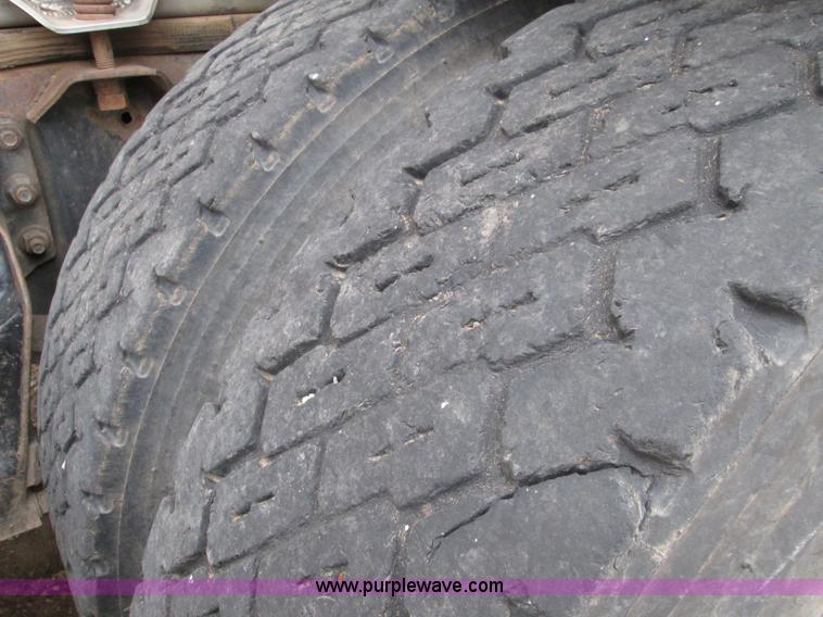 image for item H9402 1991 International 9400 Eagle liquid fertilizer tender truck