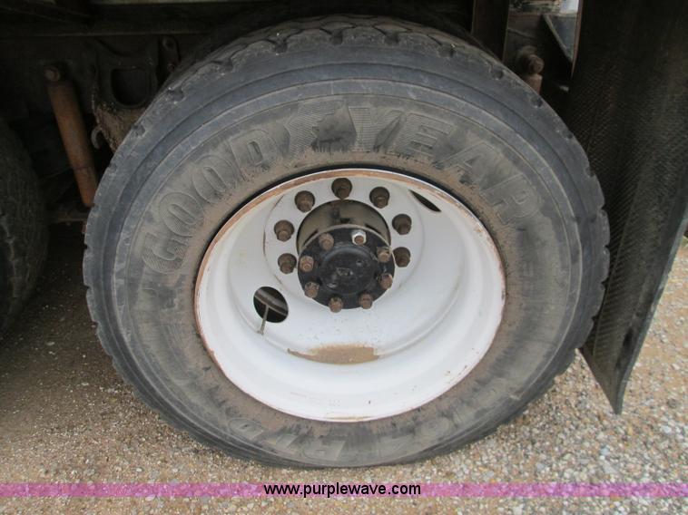 image for item H9402 1991 International 9400 Eagle liquid fertilizer tender truck