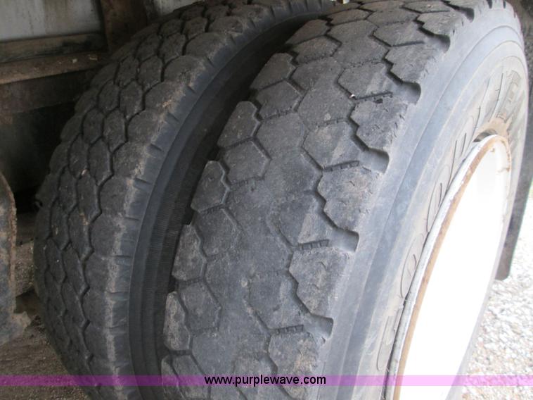 image for item H9402 1991 International 9400 Eagle liquid fertilizer tender truck