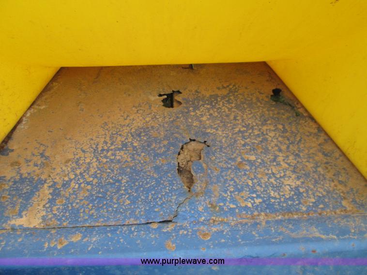 image for item H9403 1,025 gallon nurse trailer