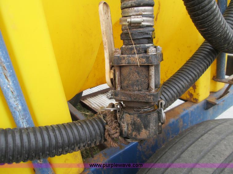 image for item H9403 1,025 gallon nurse trailer