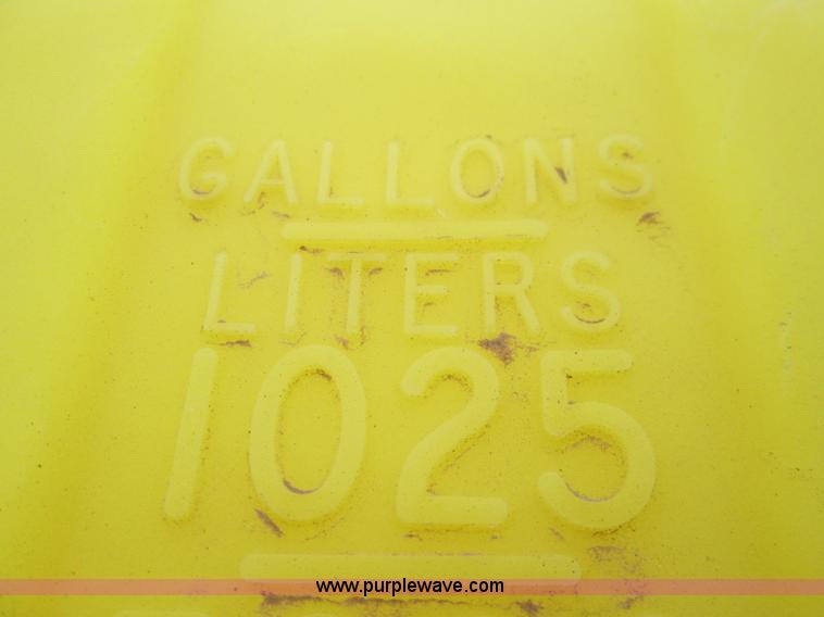 image for item H9403 1,025 gallon nurse trailer