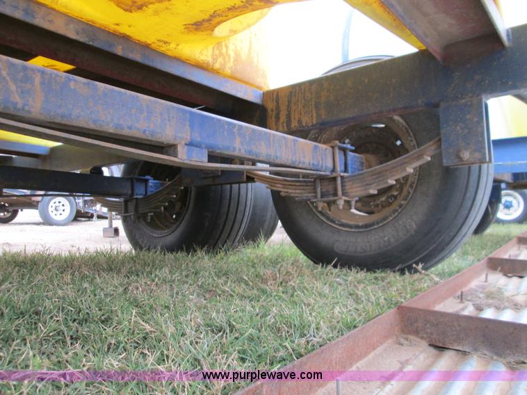 image for item H9403 1,025 gallon nurse trailer