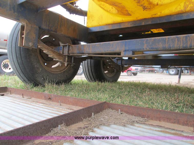 image for item H9403 1,025 gallon nurse trailer