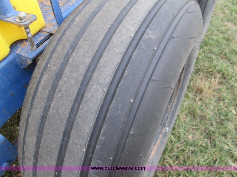 image for item H9403 1,025 gallon nurse trailer