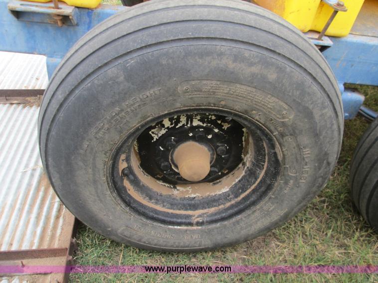 image for item H9403 1,025 gallon nurse trailer