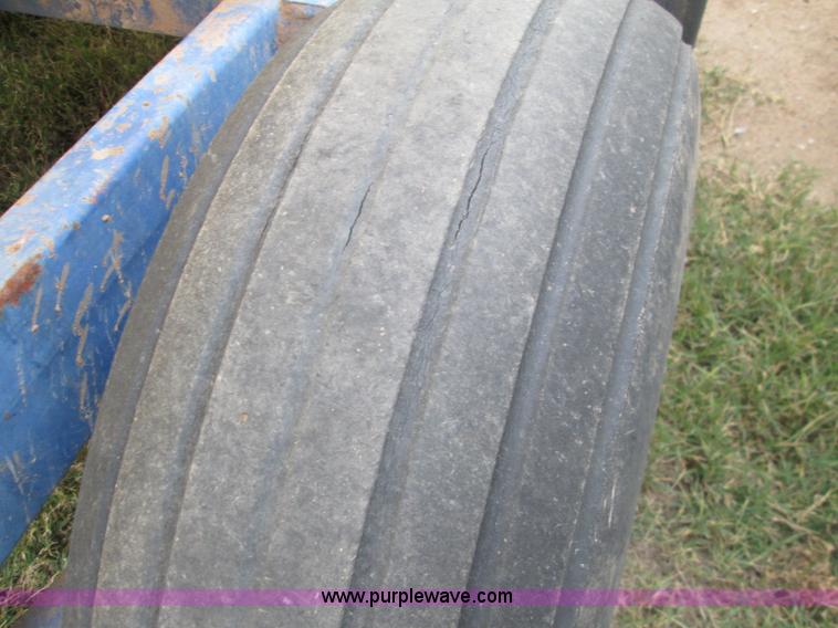 image for item H9403 1,025 gallon nurse trailer