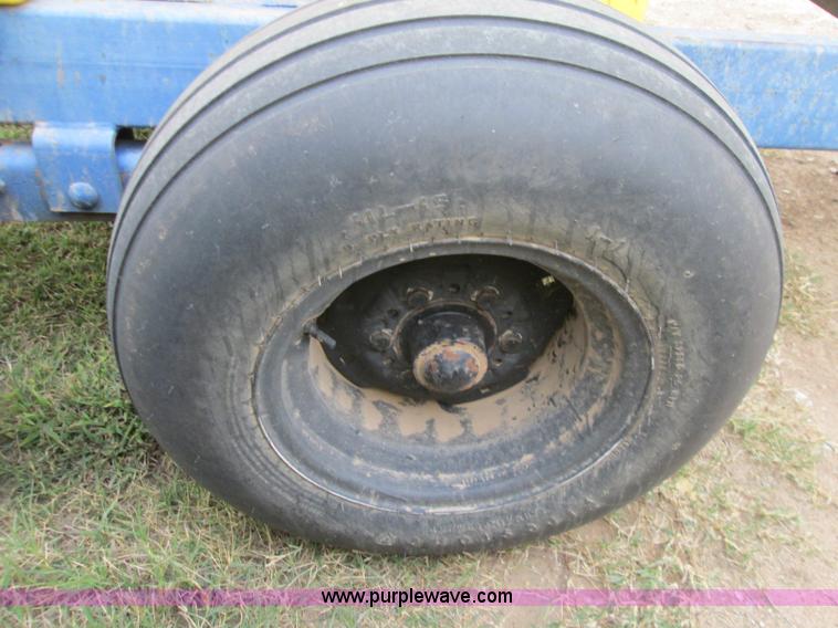 image for item H9403 1,025 gallon nurse trailer