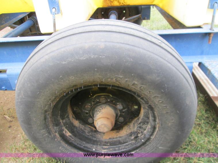 image for item H9404 1,025 gallon nurse trailer