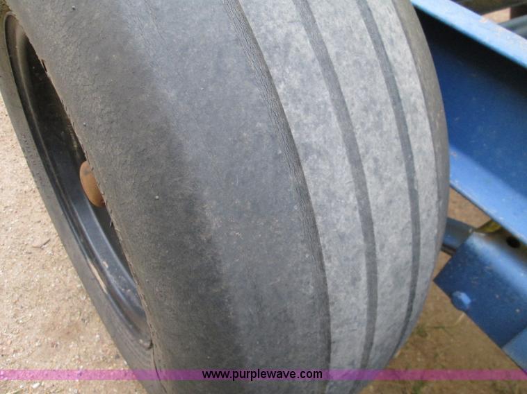 image for item H9404 1,025 gallon nurse trailer