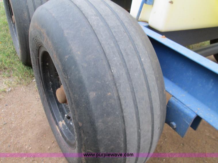 image for item H9404 1,025 gallon nurse trailer