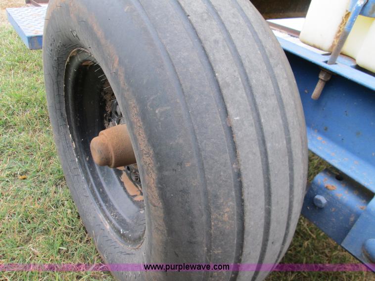 image for item H9404 1,025 gallon nurse trailer