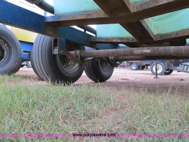 image for item H9405 1,025 gallon nurse trailer