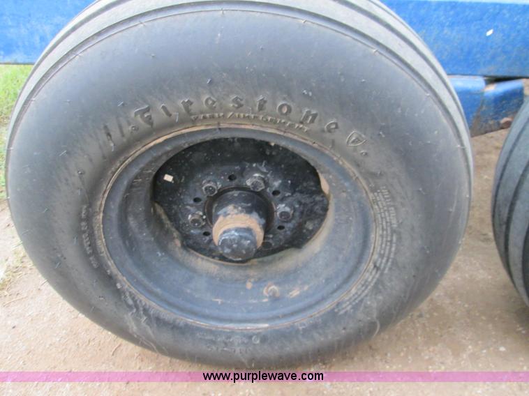 image for item H9405 1,025 gallon nurse trailer