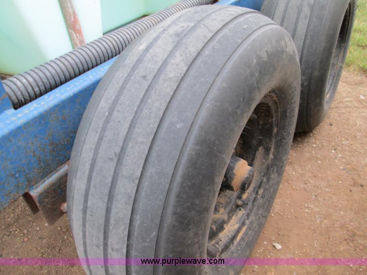 image for item H9405 1,025 gallon nurse trailer