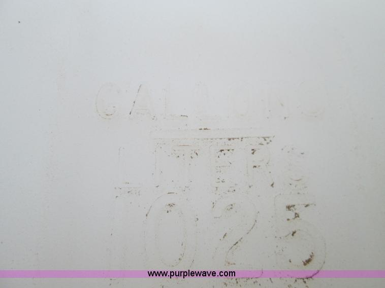 image for item H9406 1,025 gallon nurse trailer