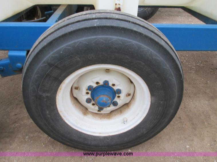 image for item H9406 1,025 gallon nurse trailer