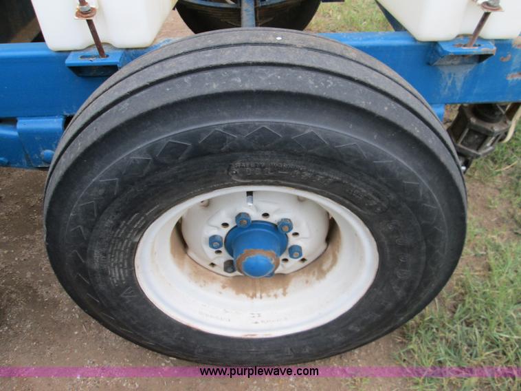 image for item H9406 1,025 gallon nurse trailer