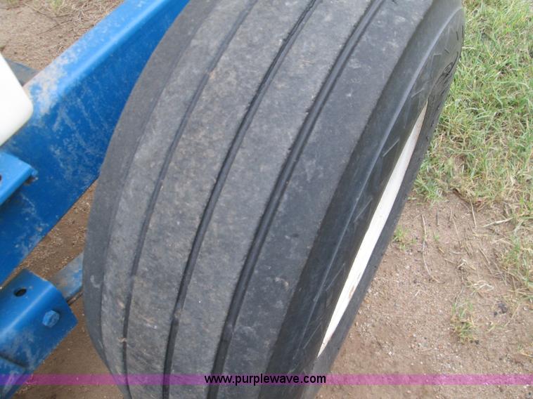 image for item H9406 1,025 gallon nurse trailer