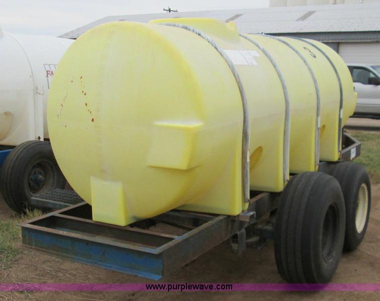 image for item H9407 1,025 gallon nurse trailer