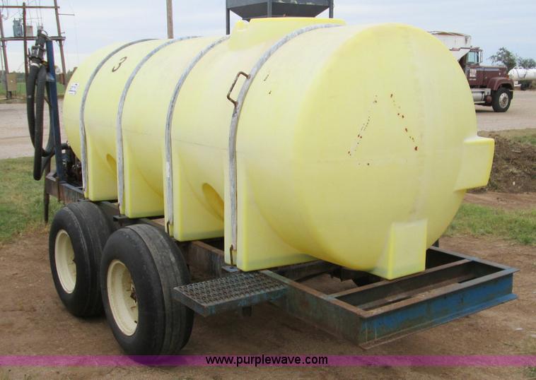 image for item H9407 1,025 gallon nurse trailer