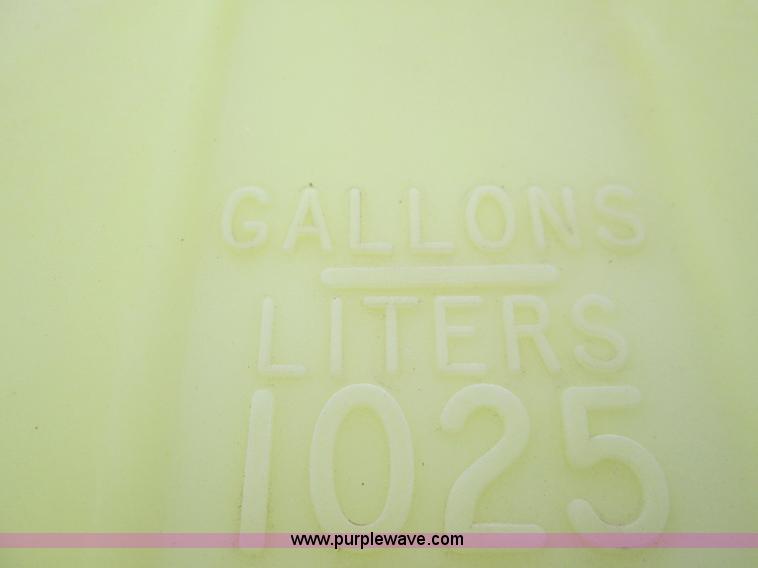 image for item H9407 1,025 gallon nurse trailer