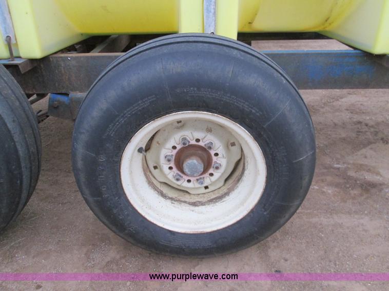 image for item H9407 1,025 gallon nurse trailer