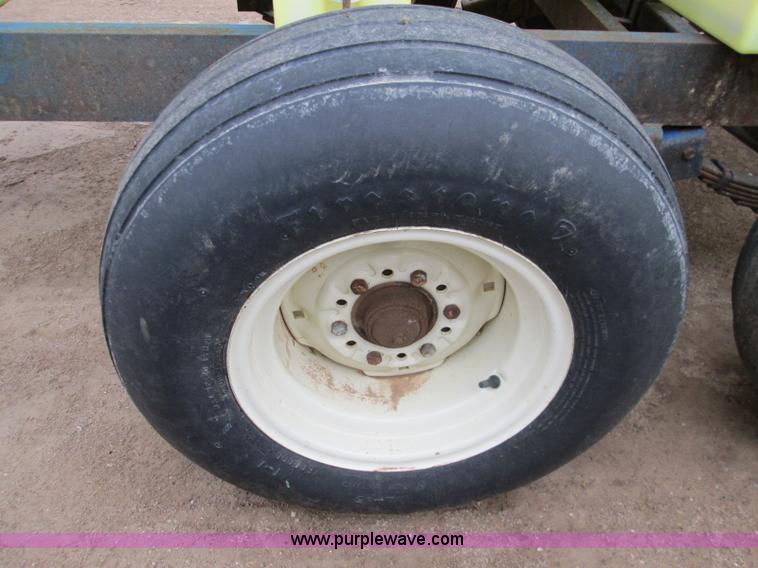 image for item H9407 1,025 gallon nurse trailer