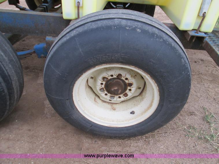 image for item H9407 1,025 gallon nurse trailer