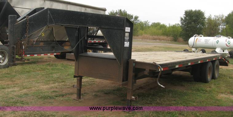 image for item H9408 1999 L&L gooseneck trailer