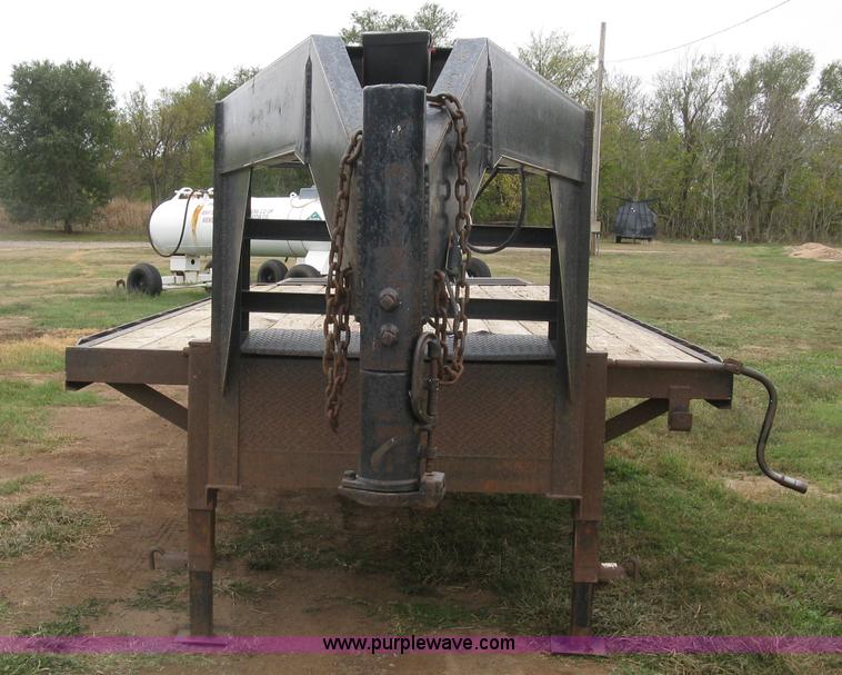 image for item H9408 1999 L&L gooseneck trailer