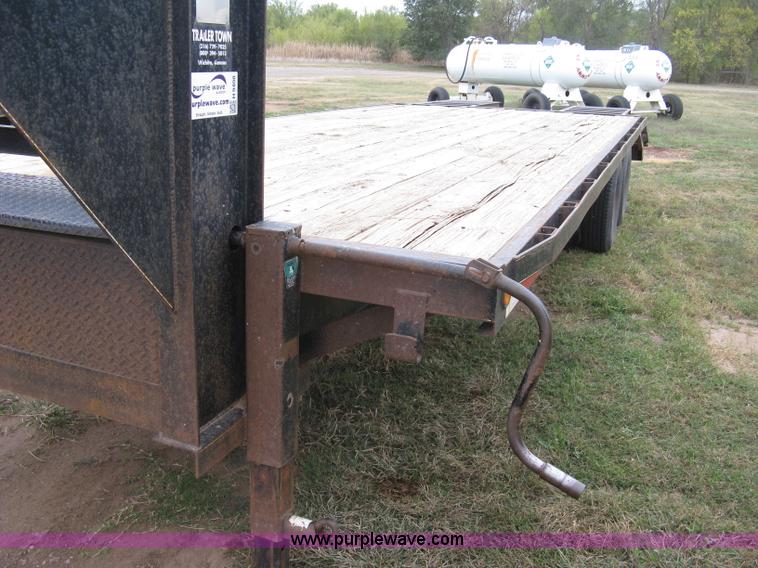 image for item H9408 1999 L&L gooseneck trailer