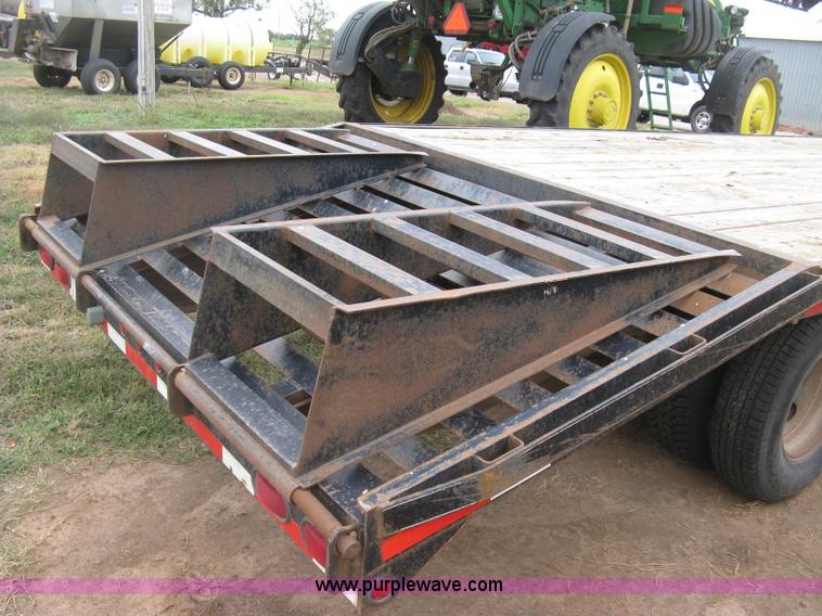 image for item H9408 1999 L&L gooseneck trailer