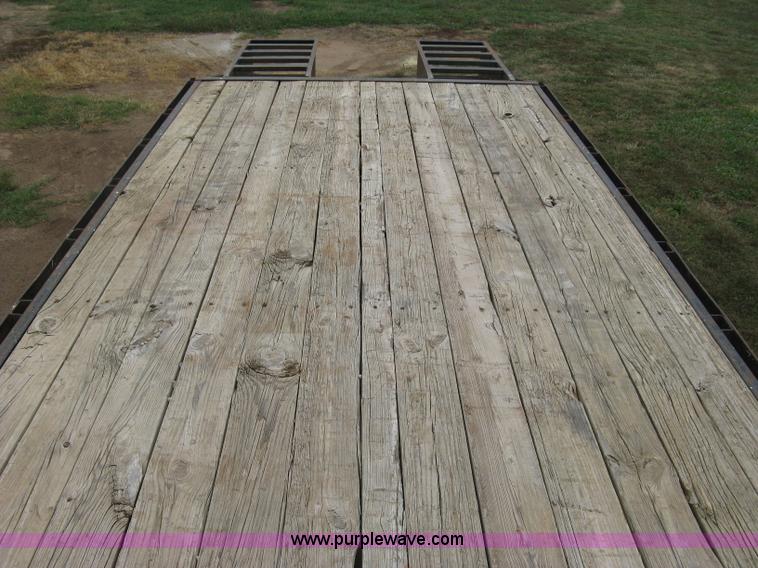 image for item H9408 1999 L&L gooseneck trailer