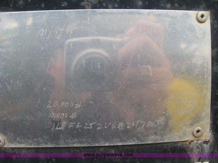 image for item H9408 1999 L&L gooseneck trailer