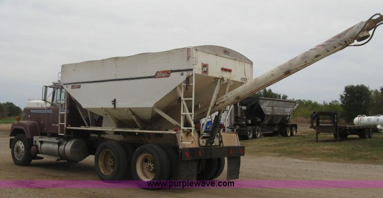 image for item H9410 1985 Mack RW600 Superliner tender truck