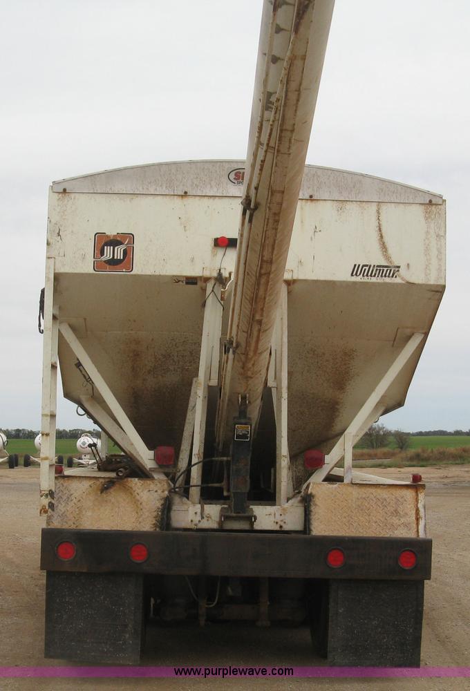 image for item H9410 1985 Mack RW600 Superliner tender truck