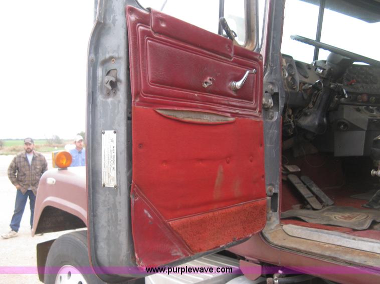 image for item H9410 1985 Mack RW600 Superliner tender truck