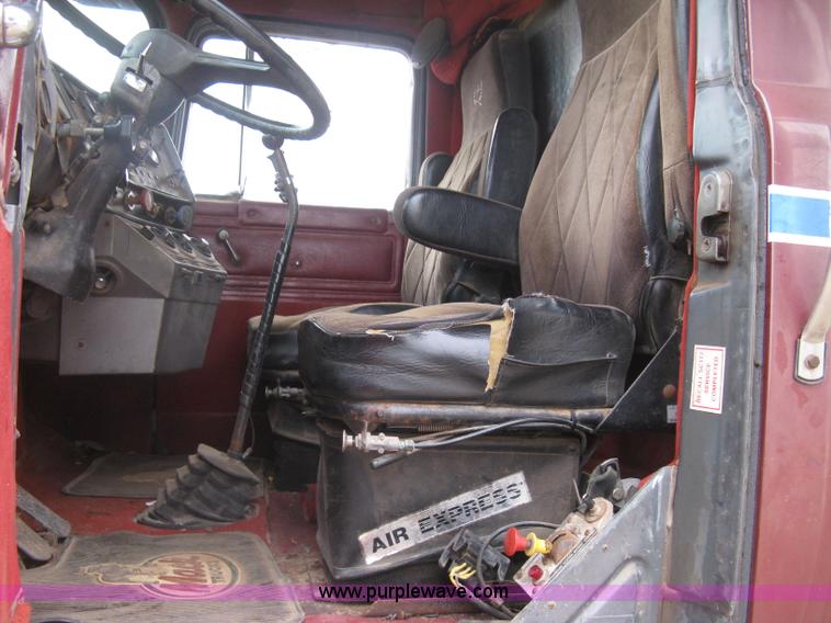 image for item H9410 1985 Mack RW600 Superliner tender truck