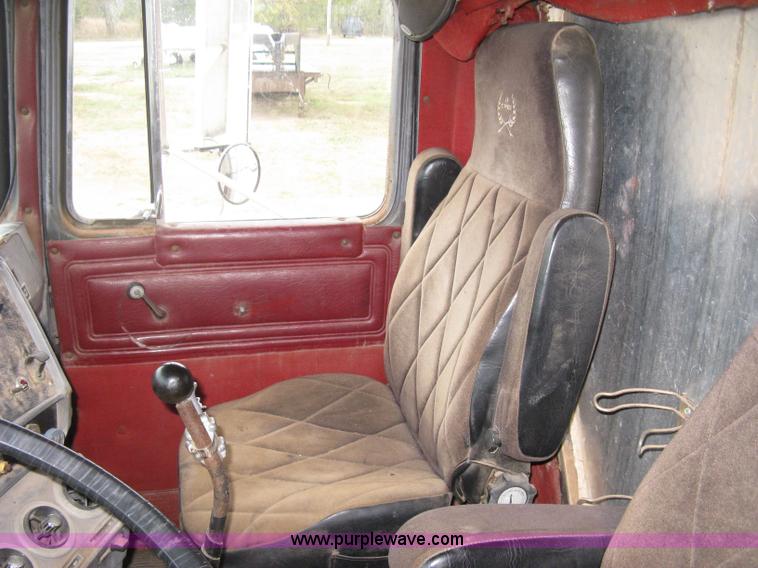 image for item H9410 1985 Mack RW600 Superliner tender truck