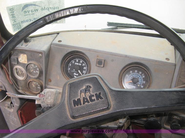 image for item H9410 1985 Mack RW600 Superliner tender truck