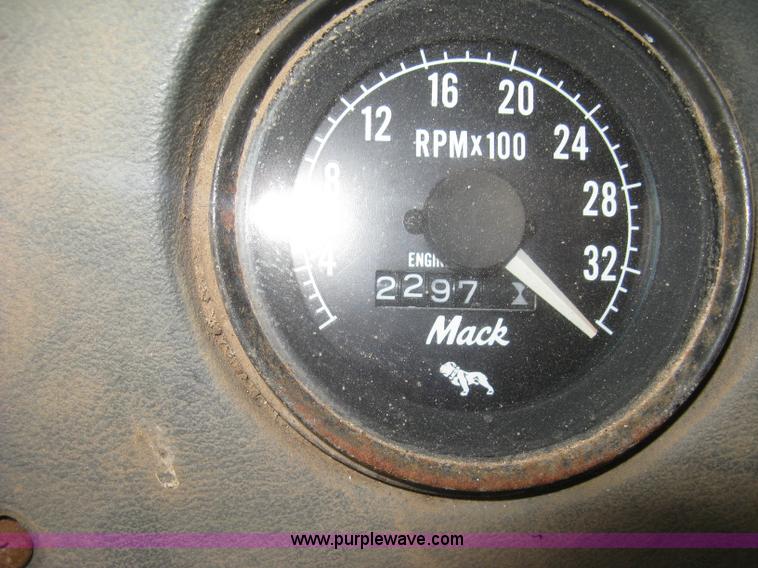 image for item H9410 1985 Mack RW600 Superliner tender truck