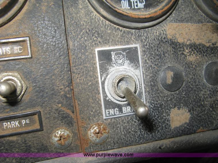 image for item H9410 1985 Mack RW600 Superliner tender truck