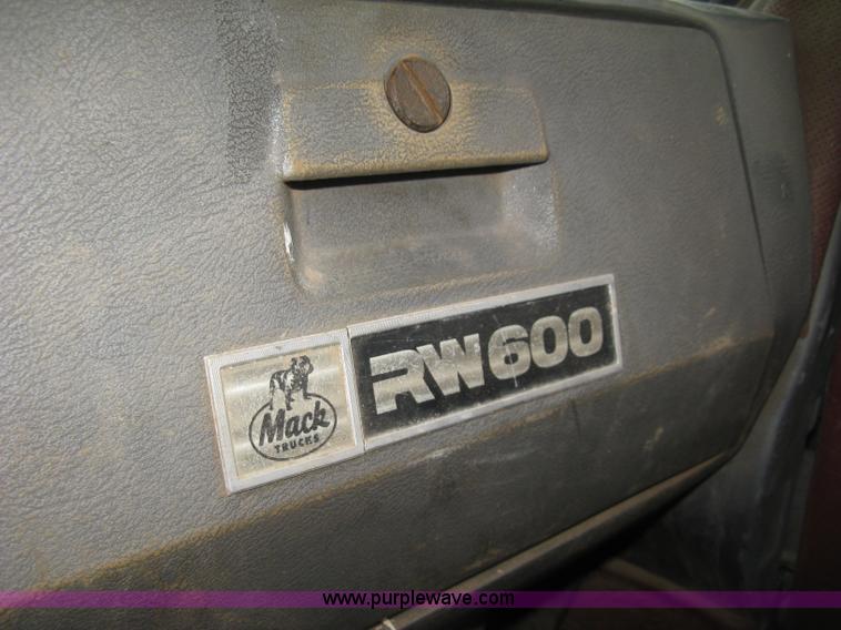 image for item H9410 1985 Mack RW600 Superliner tender truck